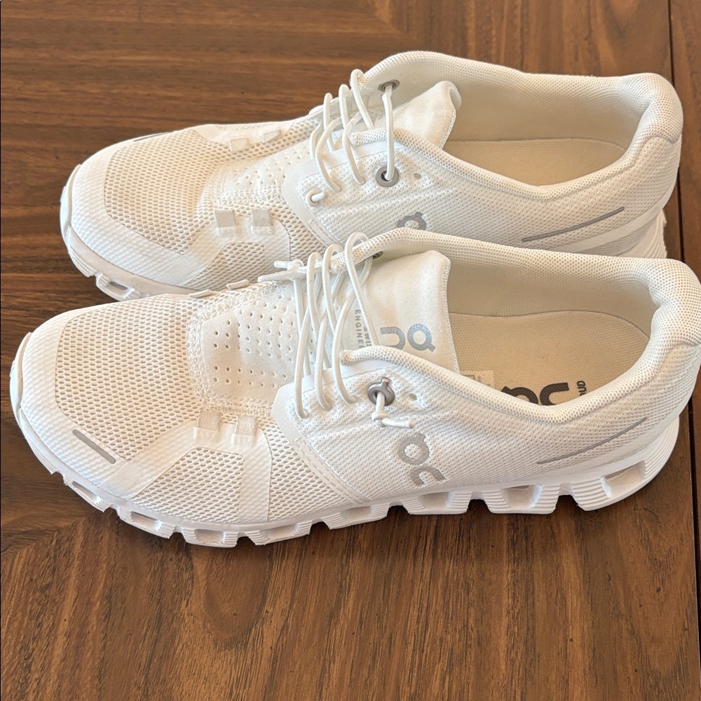 On Cloud Athletic Shoes